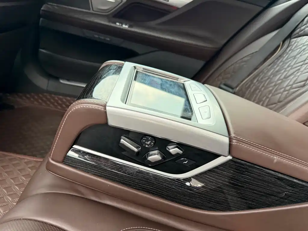 BMW 7 Series 2021 — фото 11