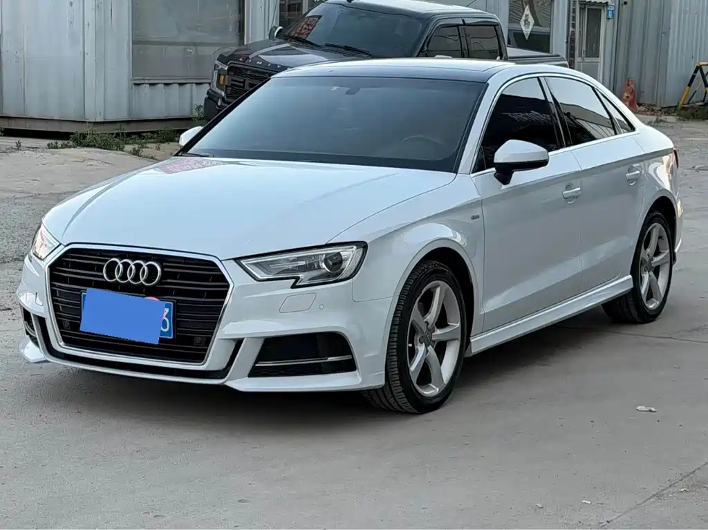 Audi A3 2018 — фото 1