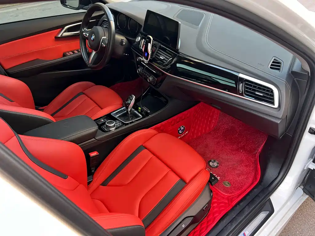 BMW 1 Series 2022 — фото 17