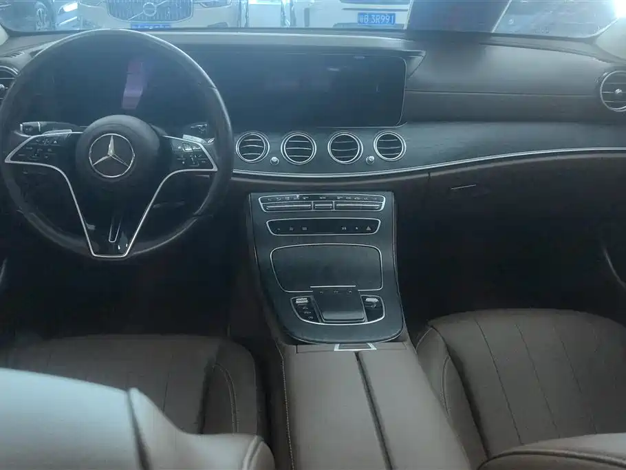 Mercedes-Benz E-Class 2022 — фото 13