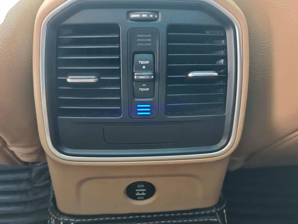 Porsche Macan 2017 — фото 18
