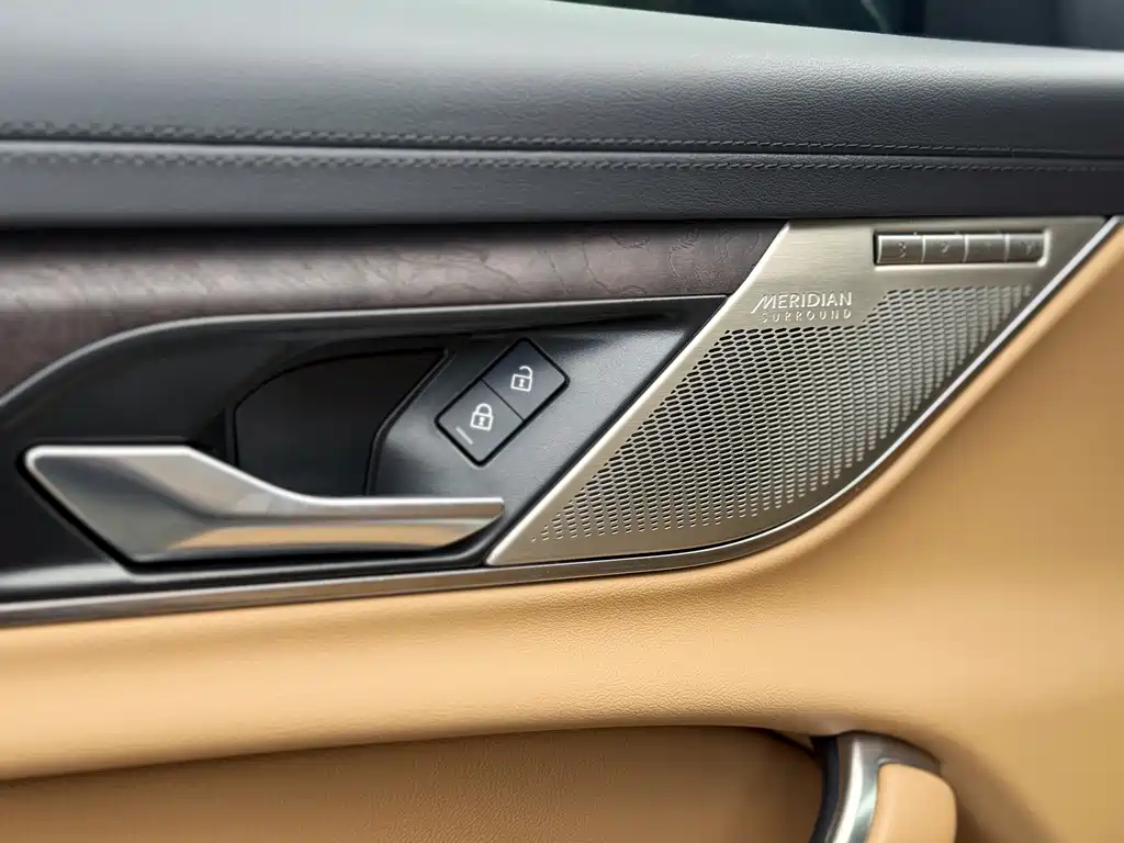 Jaguar XFL 2023 — фото 13