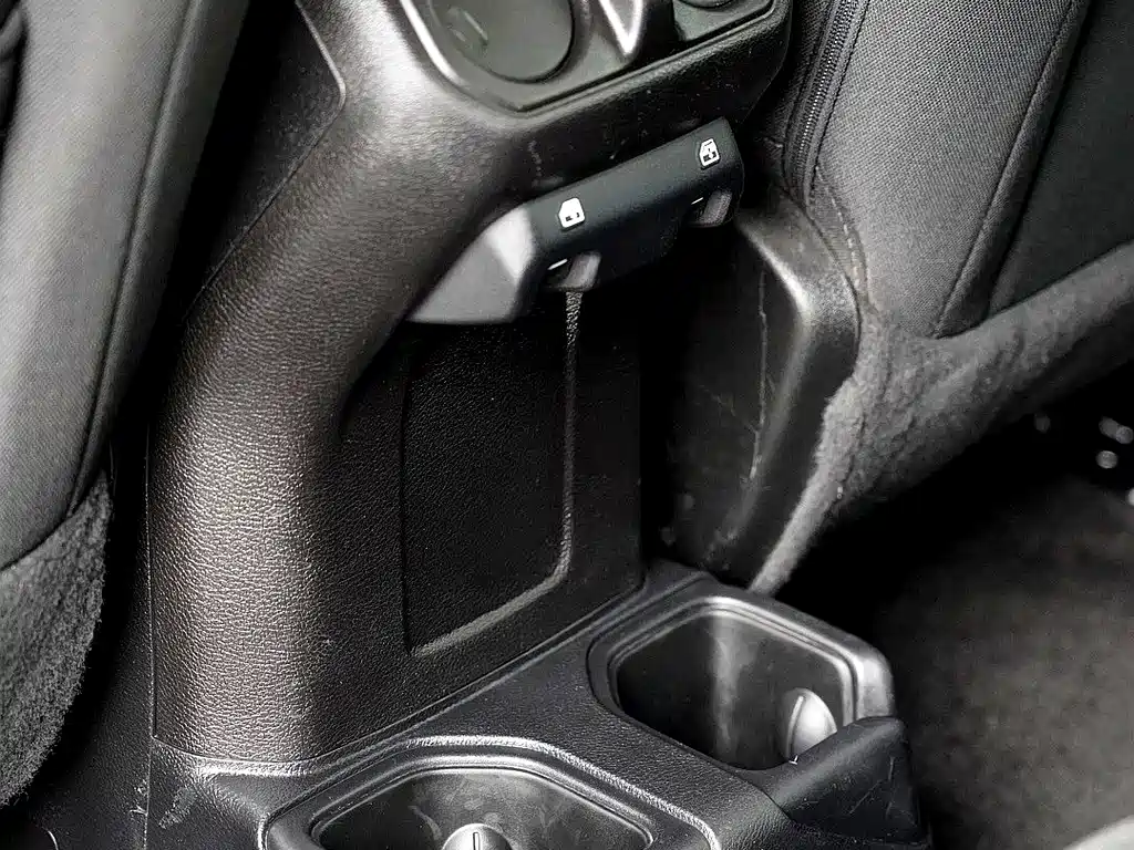 Jeep Wrangler 2020 — фото 15