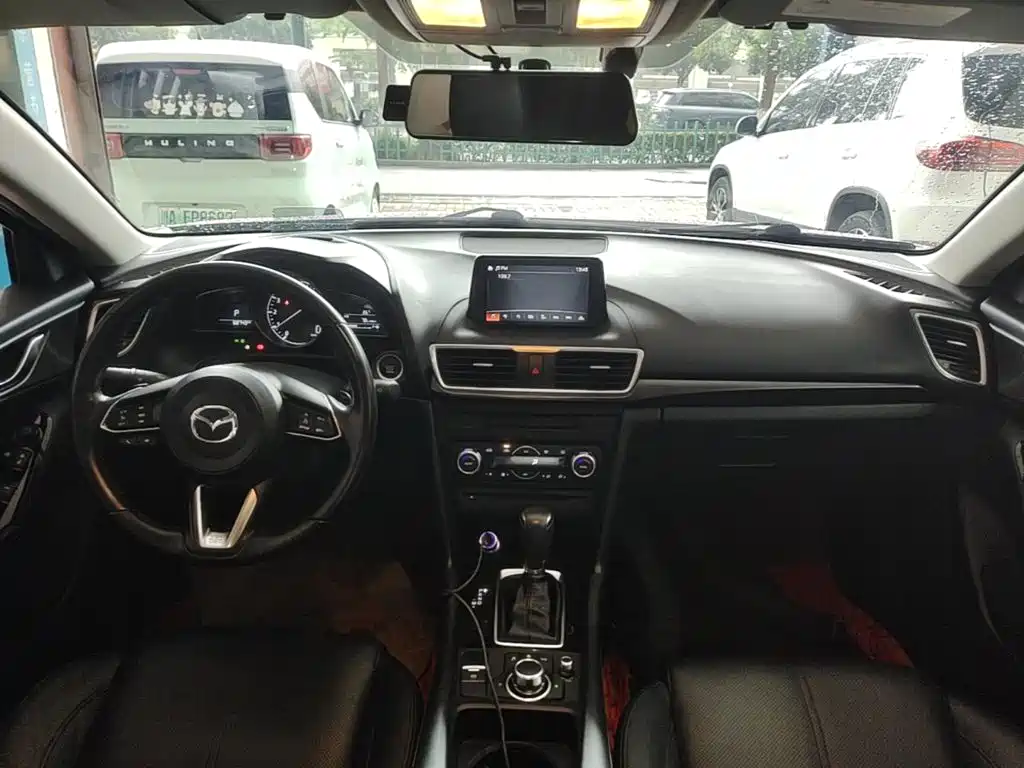 Mazda 3 Axela 2019 — фото 10