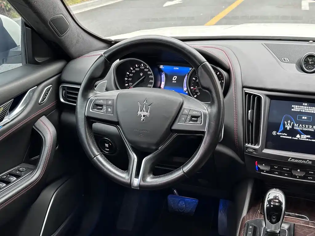 Maserati Levante 2017 — фото 15