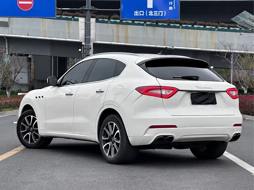 Maserati Levante 2017 — фото 23