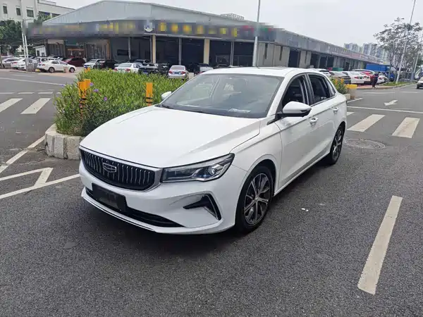 Geely Emgrand 2022