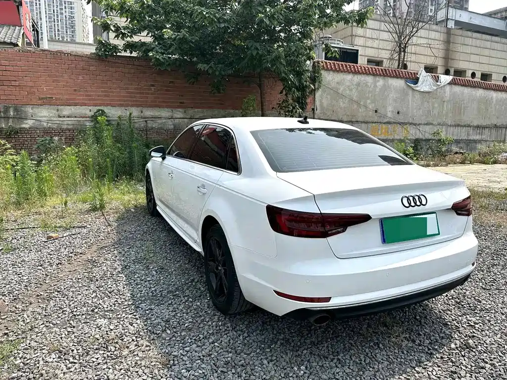 Audi A4L 2018 — фото 11