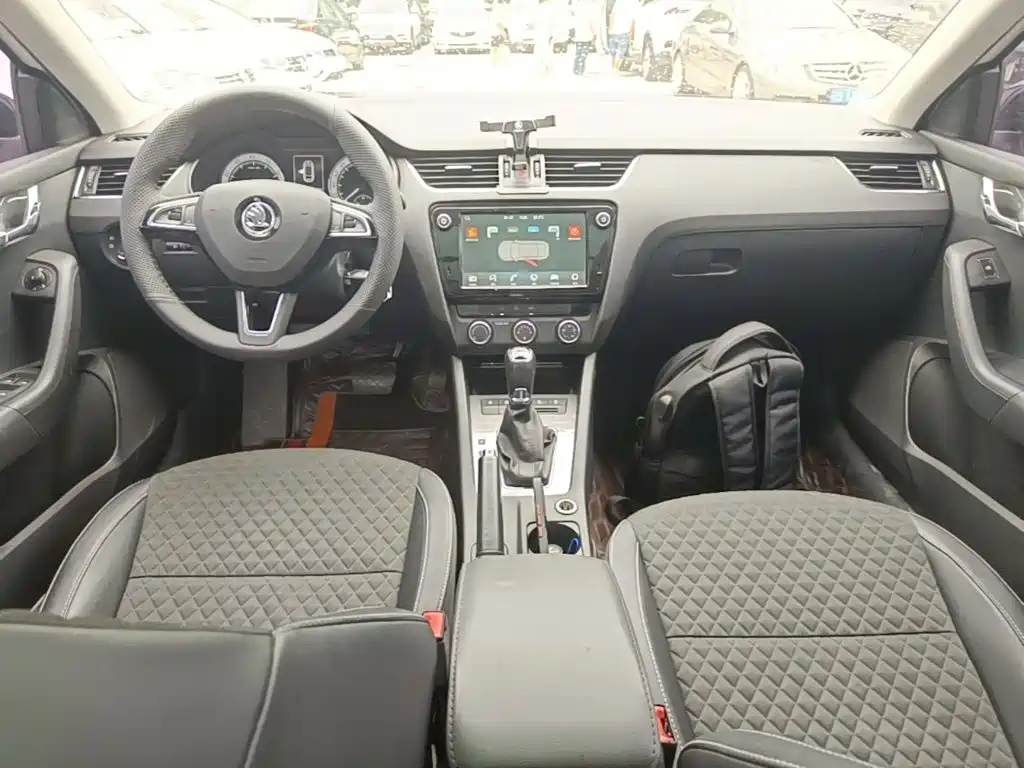 Skoda Octavia 2018 — фото 10