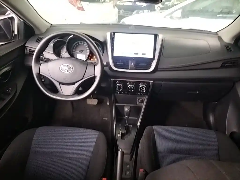 Toyota Yaris L 2019 — фото 10