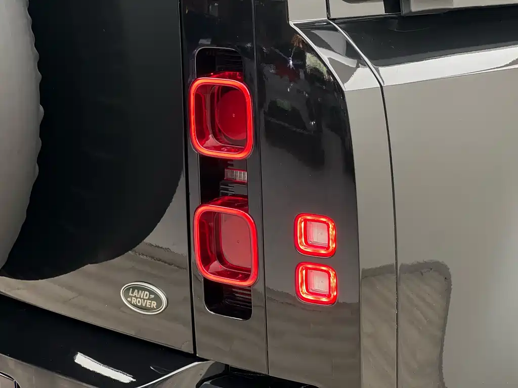 Land Rover Defender 2022 — фото 21