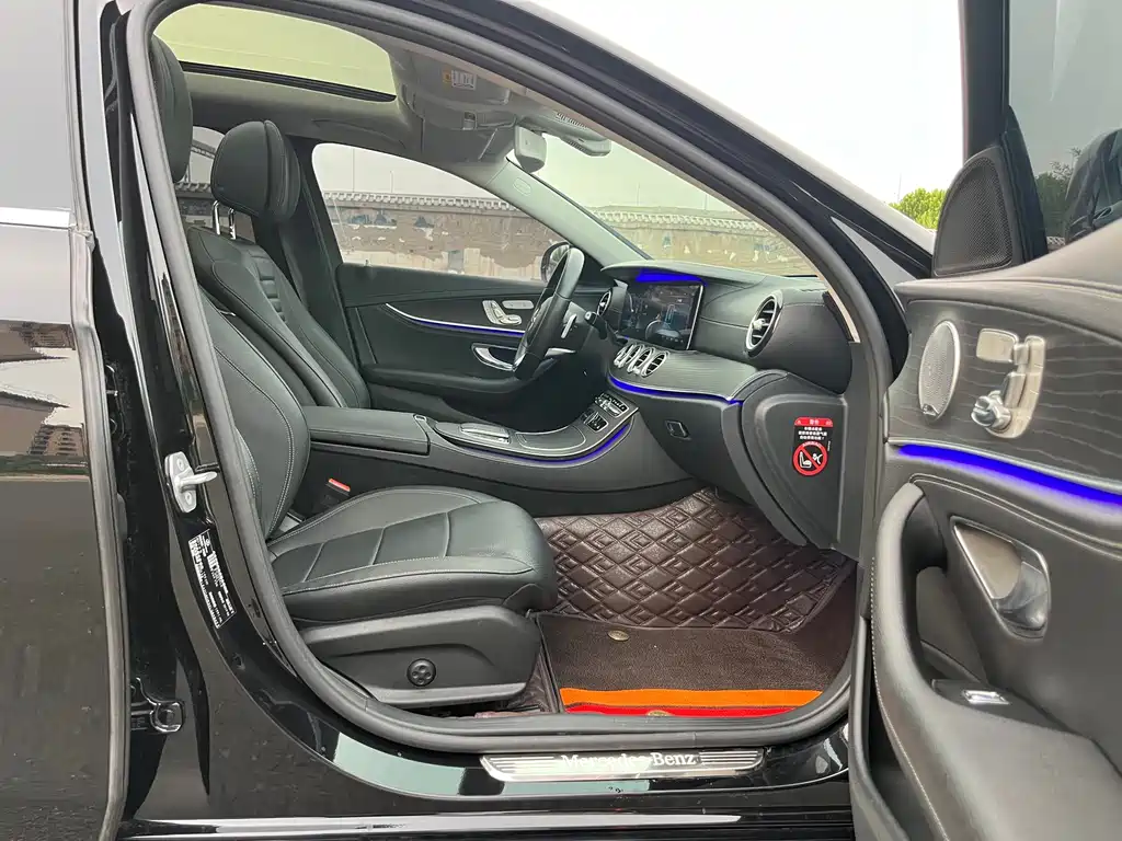 Mercedes-Benz E-Class 2019 — фото 16