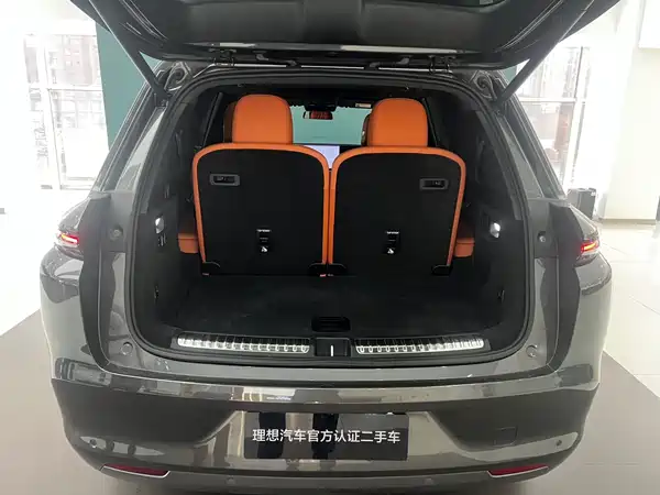 Li Auto L8 2025