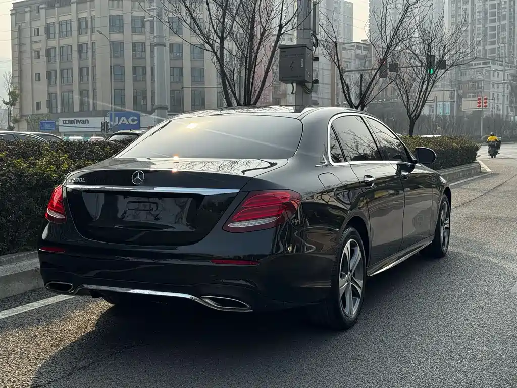 Mercedes-Benz E-Class 2016 — фото 27