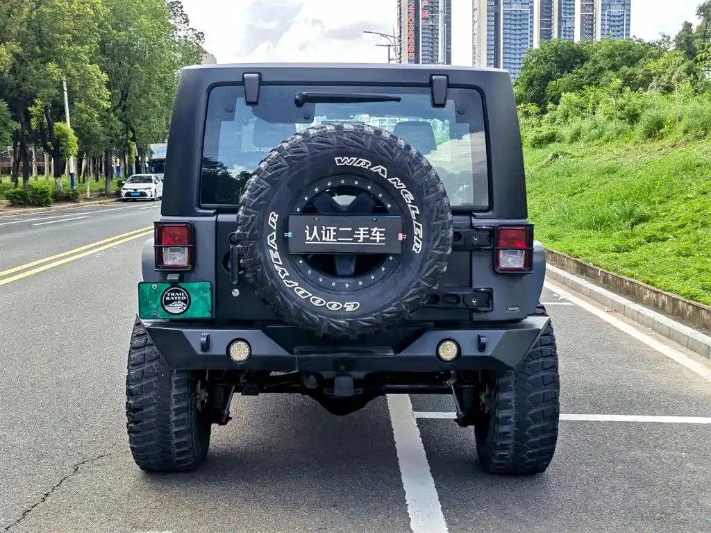 Jeep Wrangler 2011 — фото 6