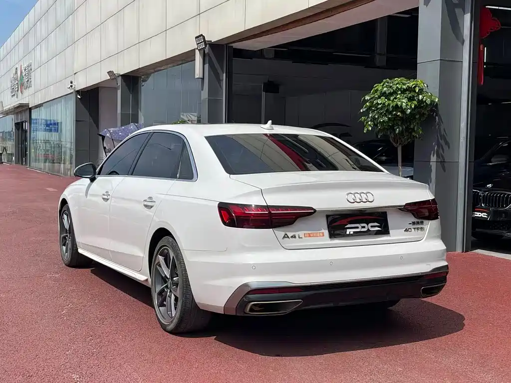 Audi A4L 2021 — фото 14