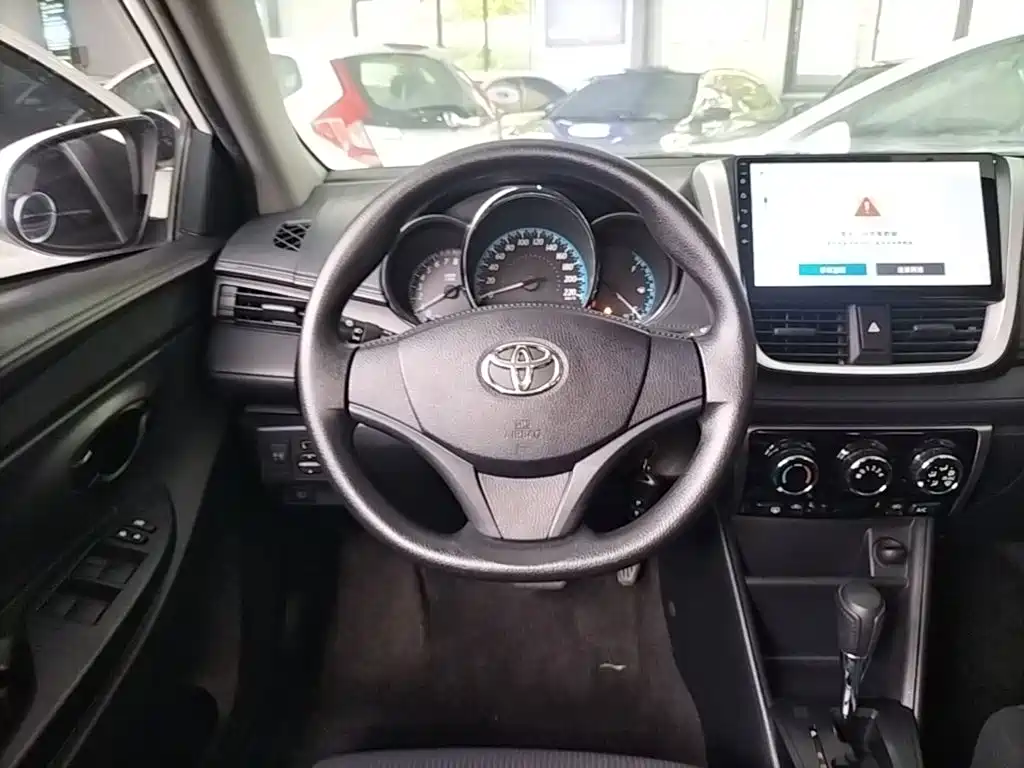 Toyota Yaris L 2019 — фото 11