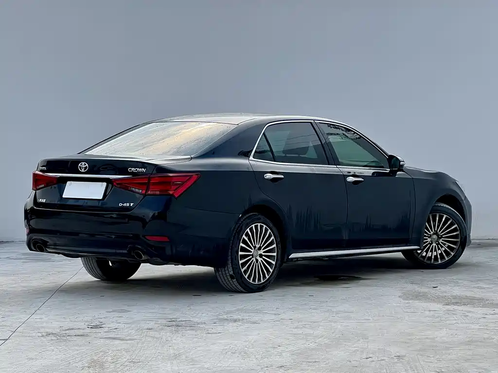 Toyota Crown 2018 — фото 3