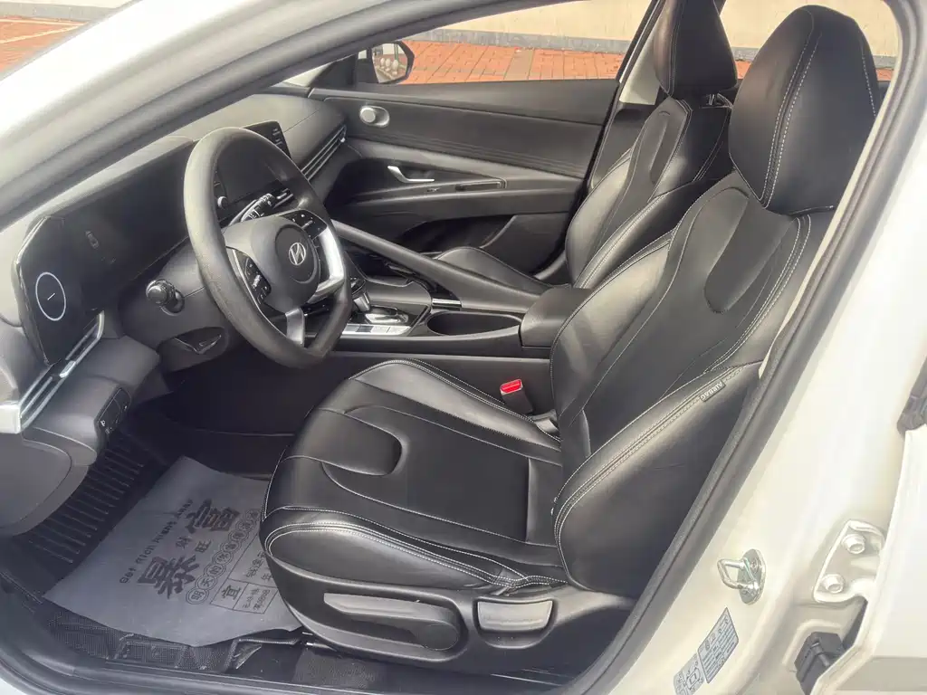 Hyundai Elantra 2024