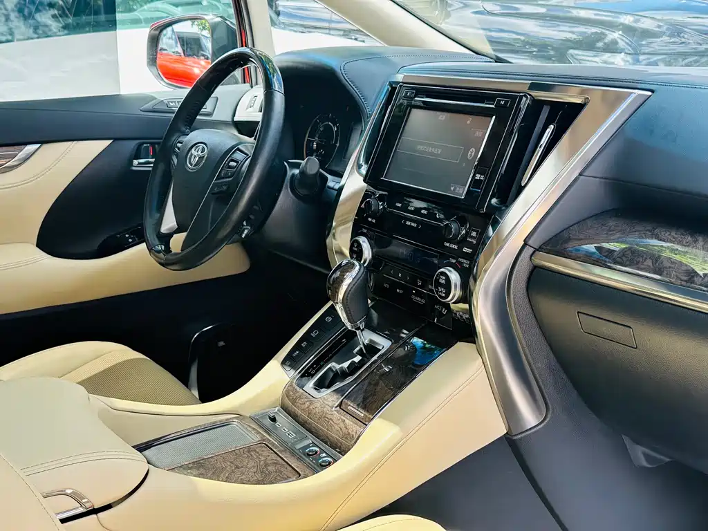 Toyota Alphard 2020 — фото 31