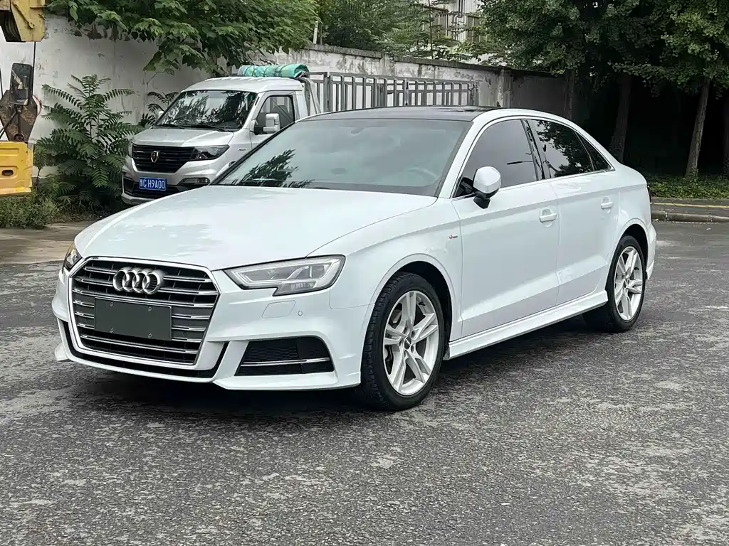 Audi A3 2020 — фото 1