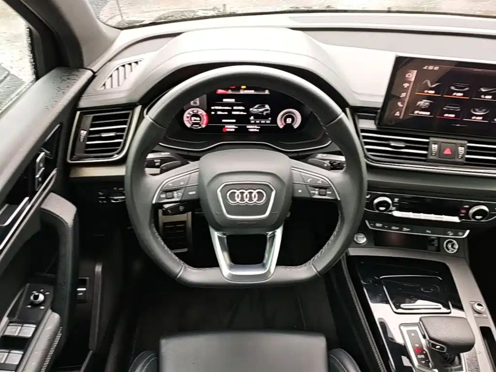 Audi Q5L 2025 — фото 11