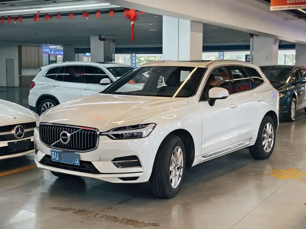 Volvo XC60 2020 — фото 1