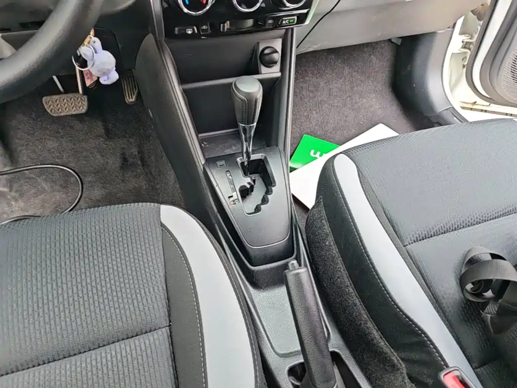 Toyota Yaris L 2020 — фото 14