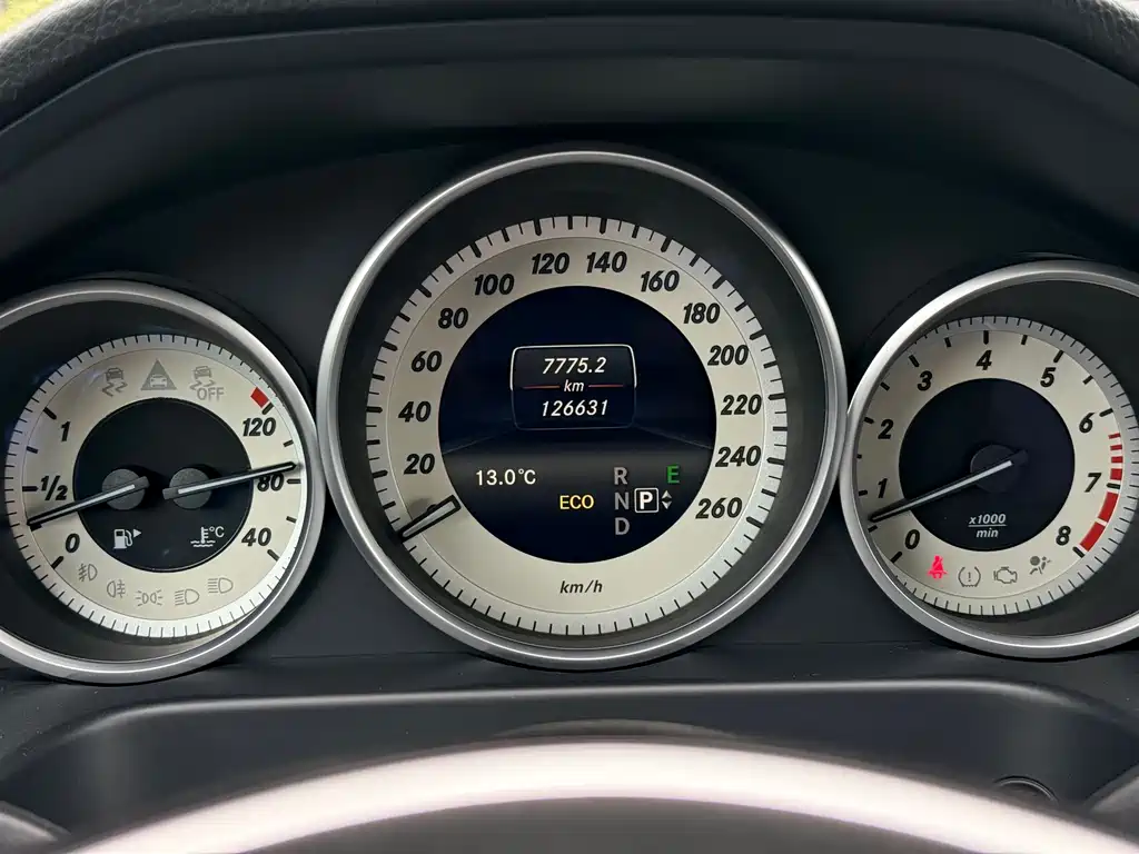 Mercedes-Benz E-Class 2015 — фото 27