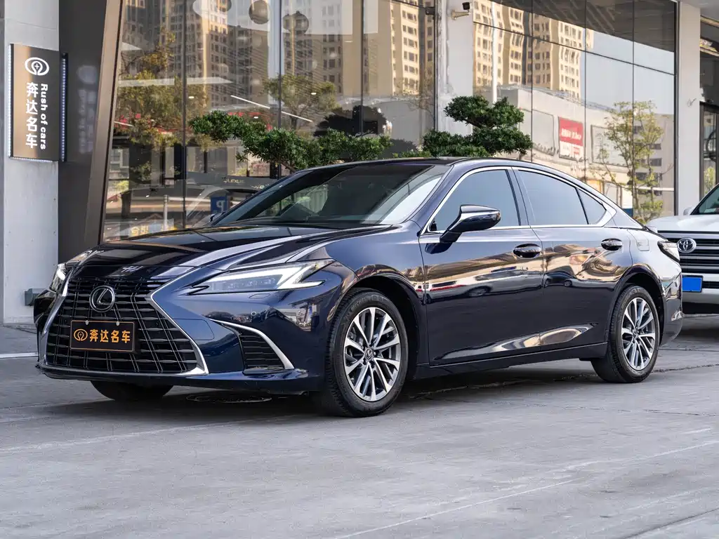 Lexus ES 2025 — фото 1