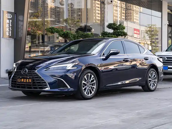 Lexus ES 2025