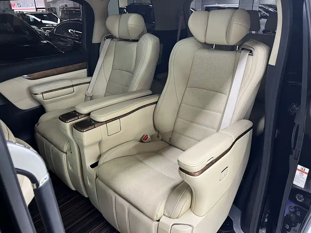 Toyota Alphard 2016 — фото 9