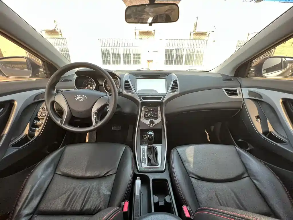 Hyundai Elantra Langdong 2017 — фото 11