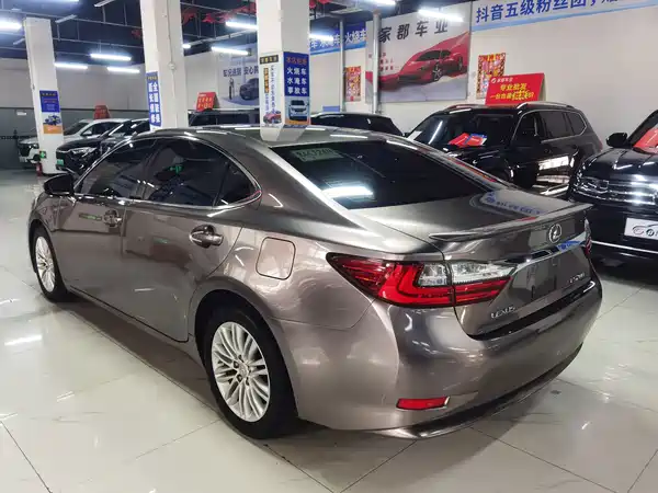 Lexus ES 2018