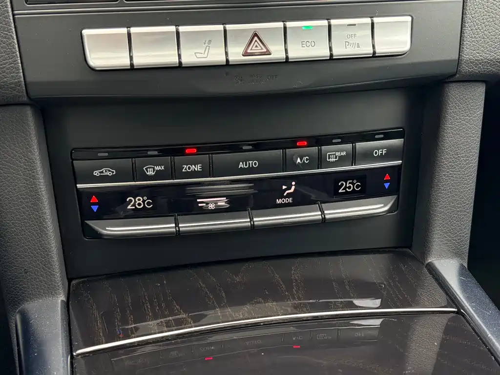 Mercedes-Benz E-Class 2015 — фото 32