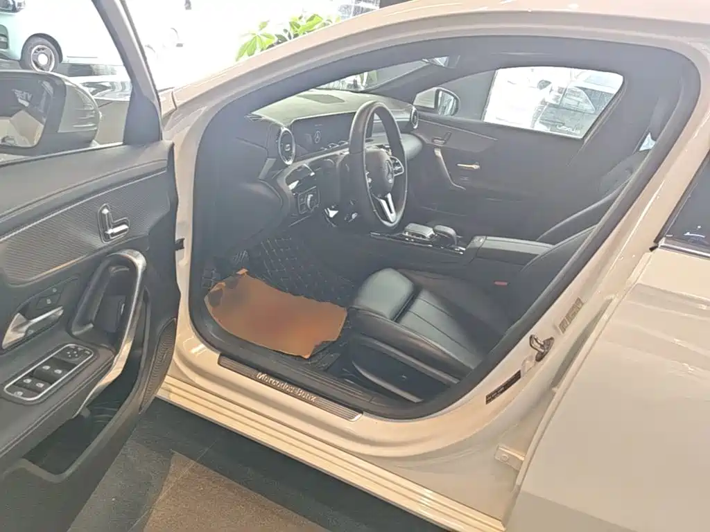 Mercedes-Benz A-Class 2019 — фото 16