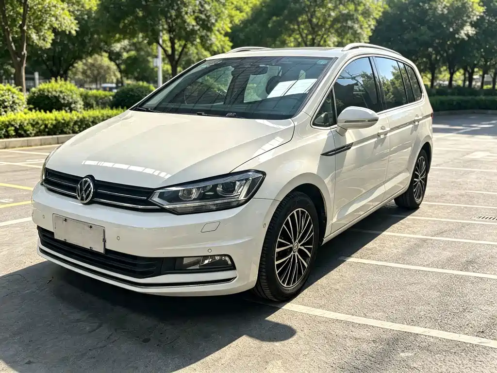 Volkswagen Touran 2019 — фото 1