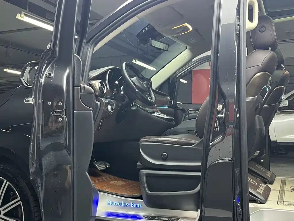 Mercedes-Benz V-Class 2021 — фото 10