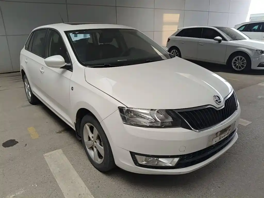 Skoda Rapid Spaceback 2015 — фото 7