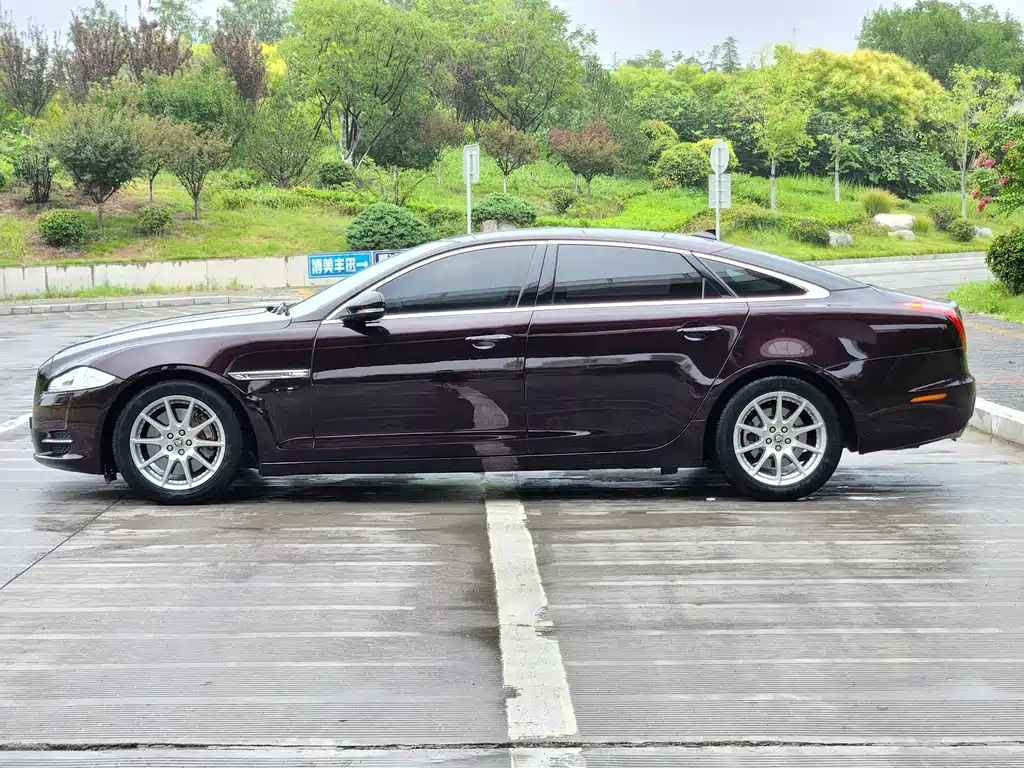 Jaguar XJ 2015 — фото 5
