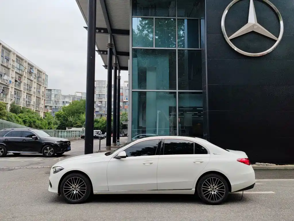 Mercedes-Benz C-Class 2022