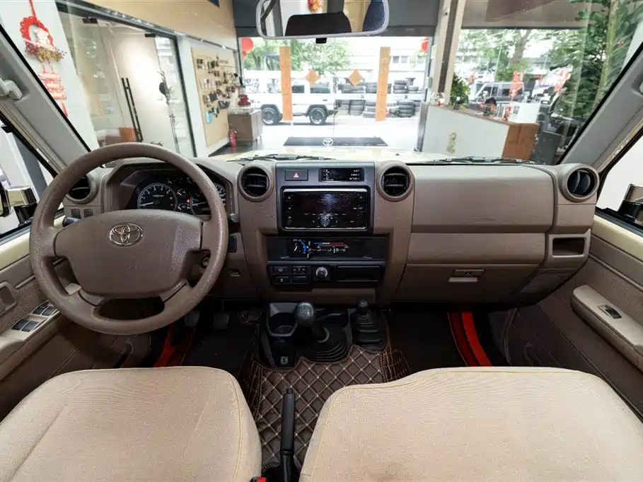 Toyota Land Cruiser 2020 — фото 8