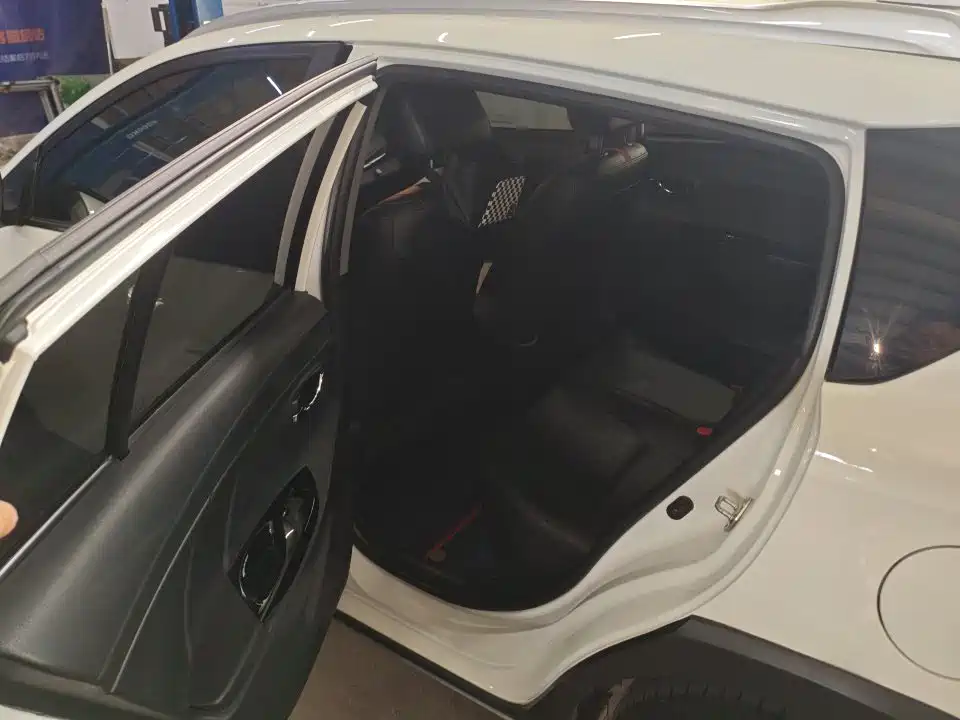 Toyota Yaris L 2022 — фото 7