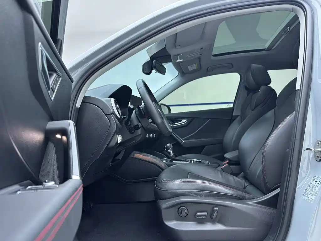 Audi Q2L 2023