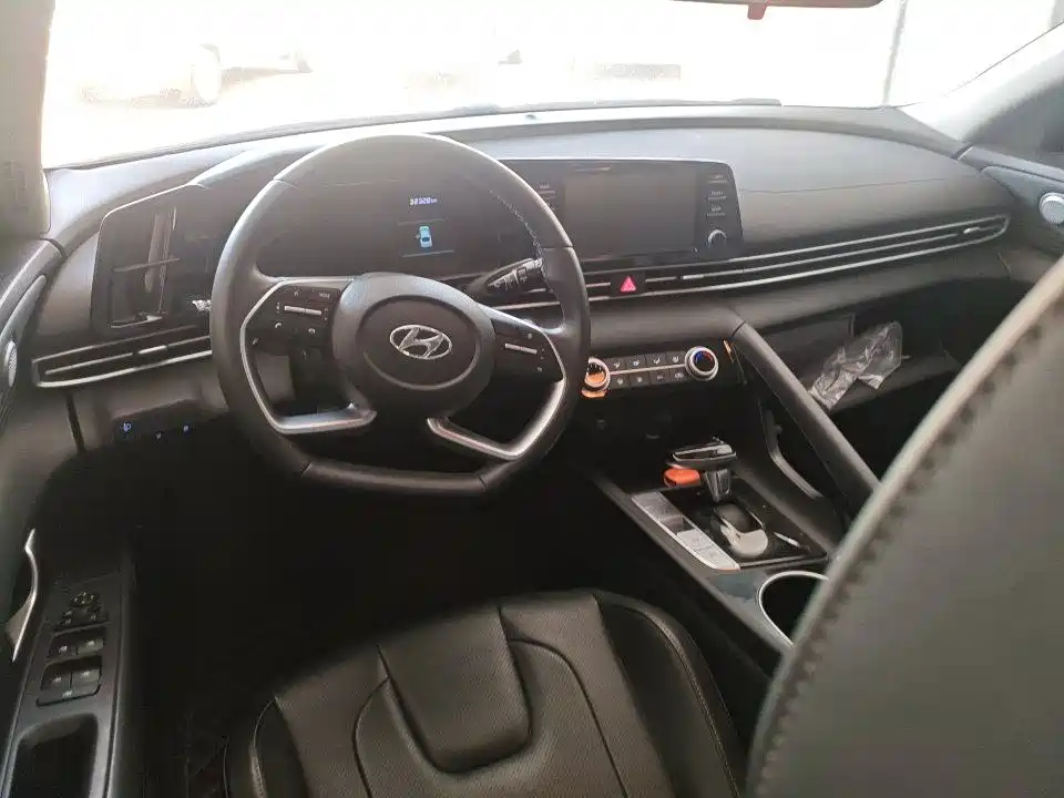 Hyundai Elantra 2022 — фото 9