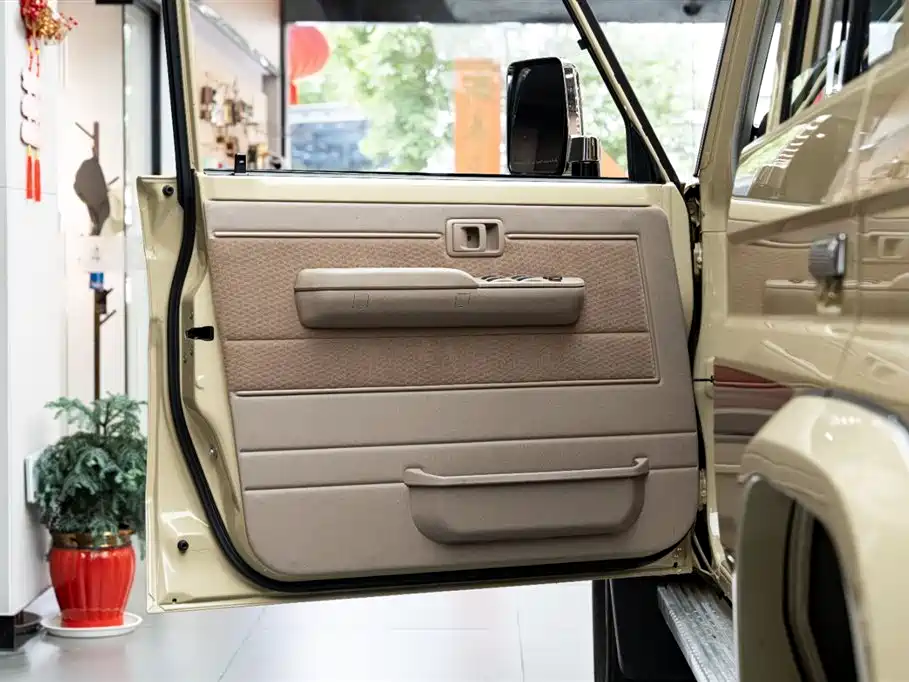 Toyota Land Cruiser 2020 — фото 11