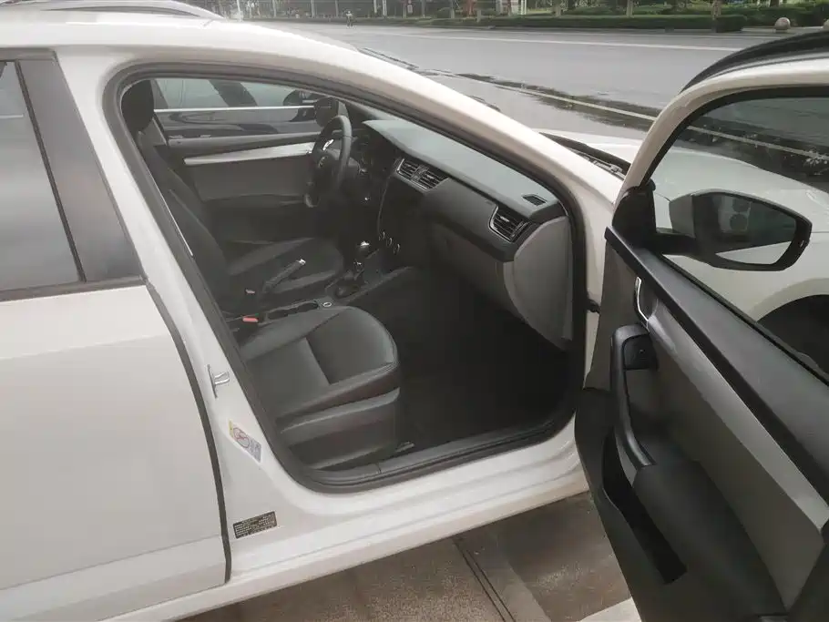 Skoda Octavia 2015 — фото 8