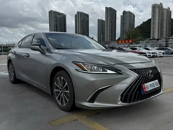 Lexus ES 2023
