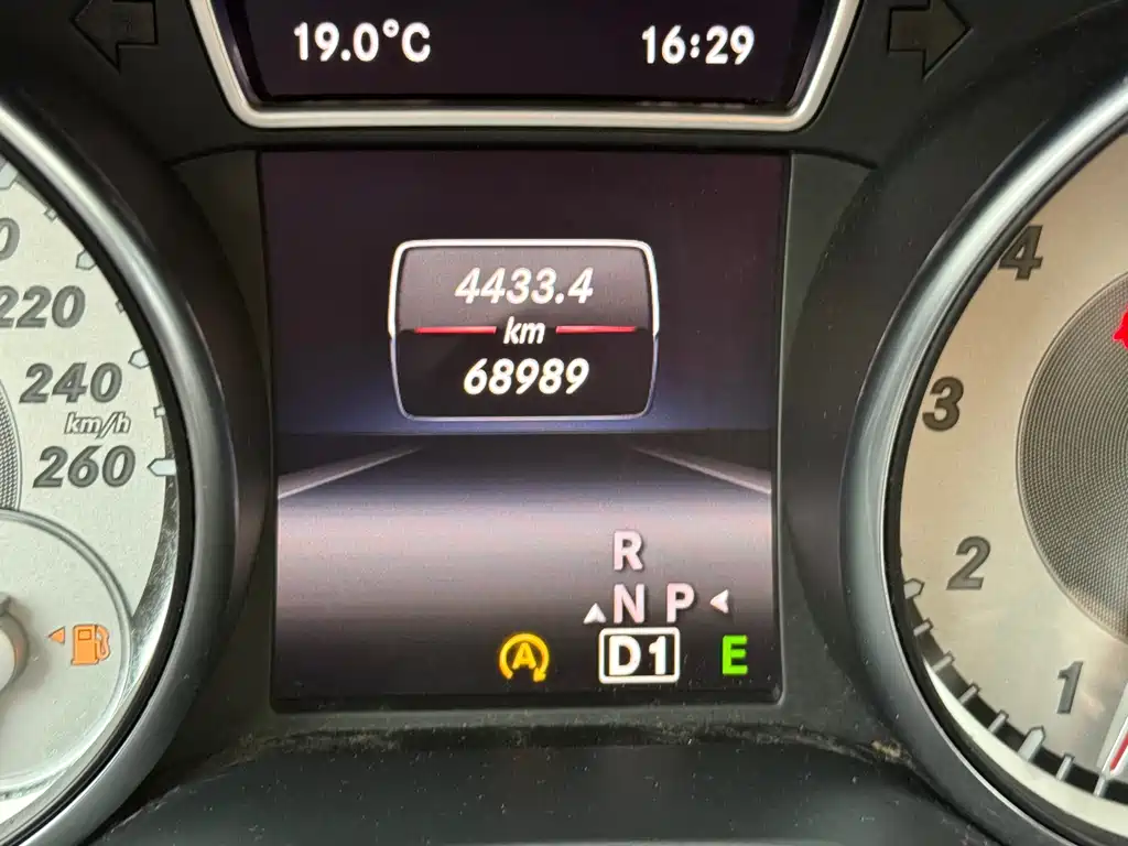 Mercedes-Benz GLA 2015 — фото 15