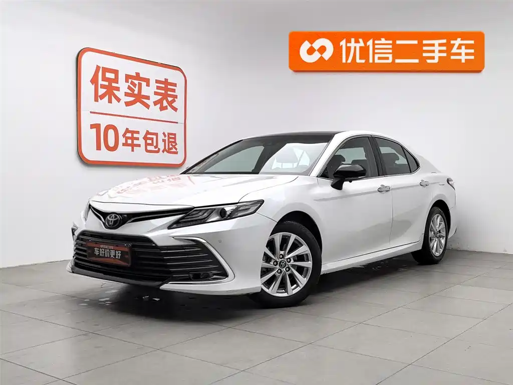 Toyota Camry 2023 — фото 1